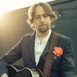 Hayes Carll & Friends: Grateful for Christmas